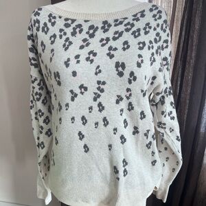 GAP Textured Knit Sweater in Cream and Gray